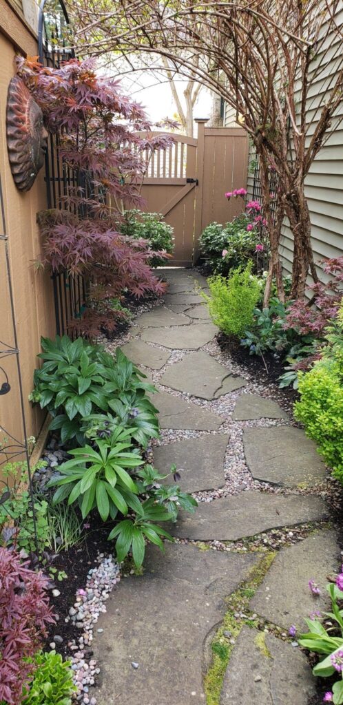 1699728207_small-yard-landscaping.jpg