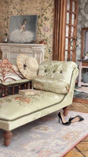 Fainting Couch – A Modish One
To Have