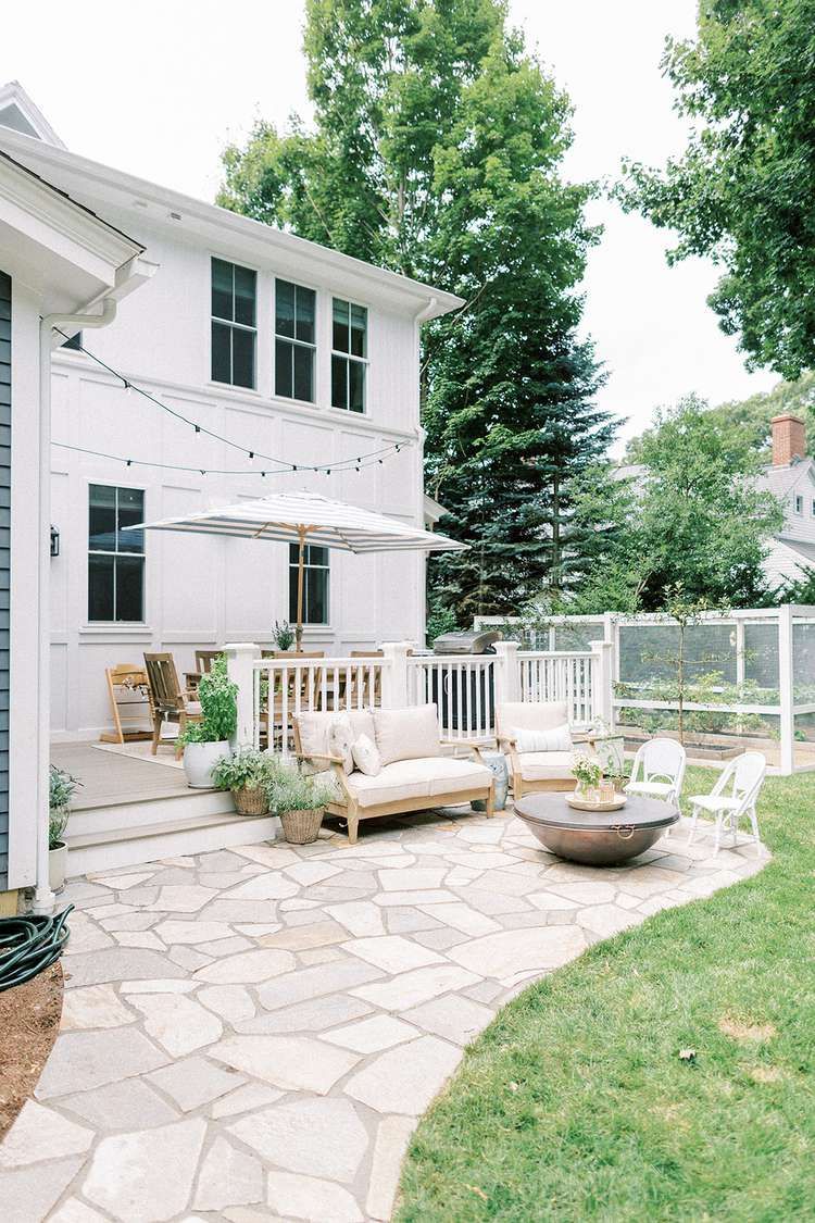 Flagstone Patio for a Natural
Look