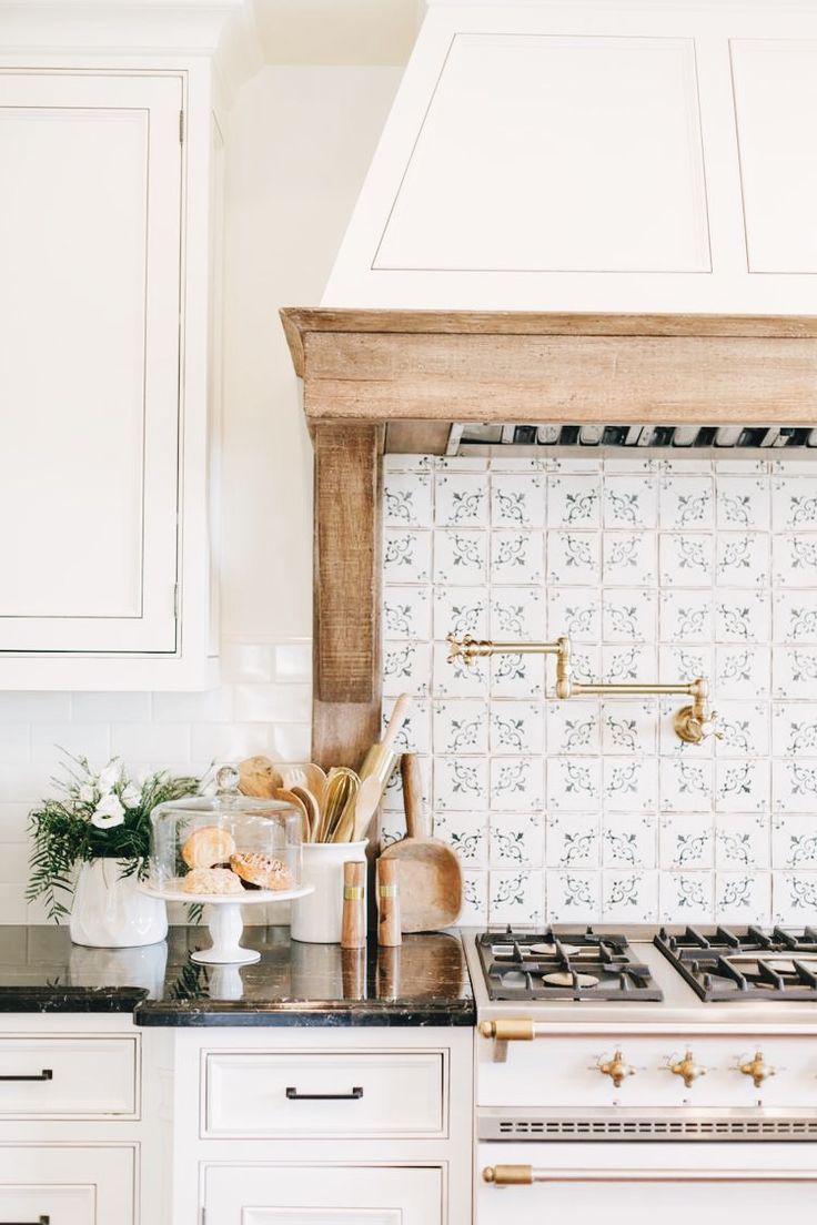 How to Make French Country
Kitchen Looking Cool and Elegant