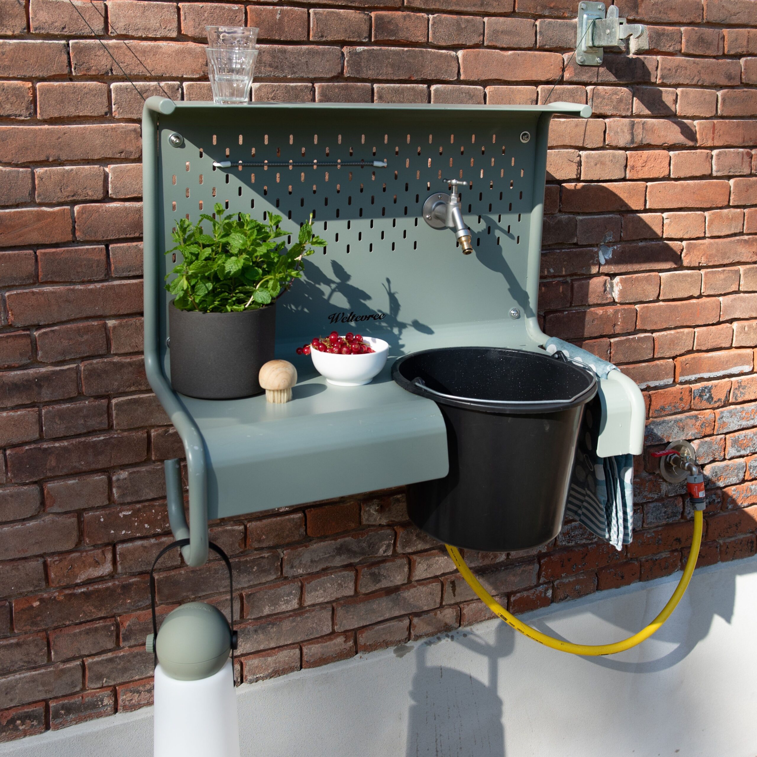 A Garden Sink will come Handy
for your Washing Needs