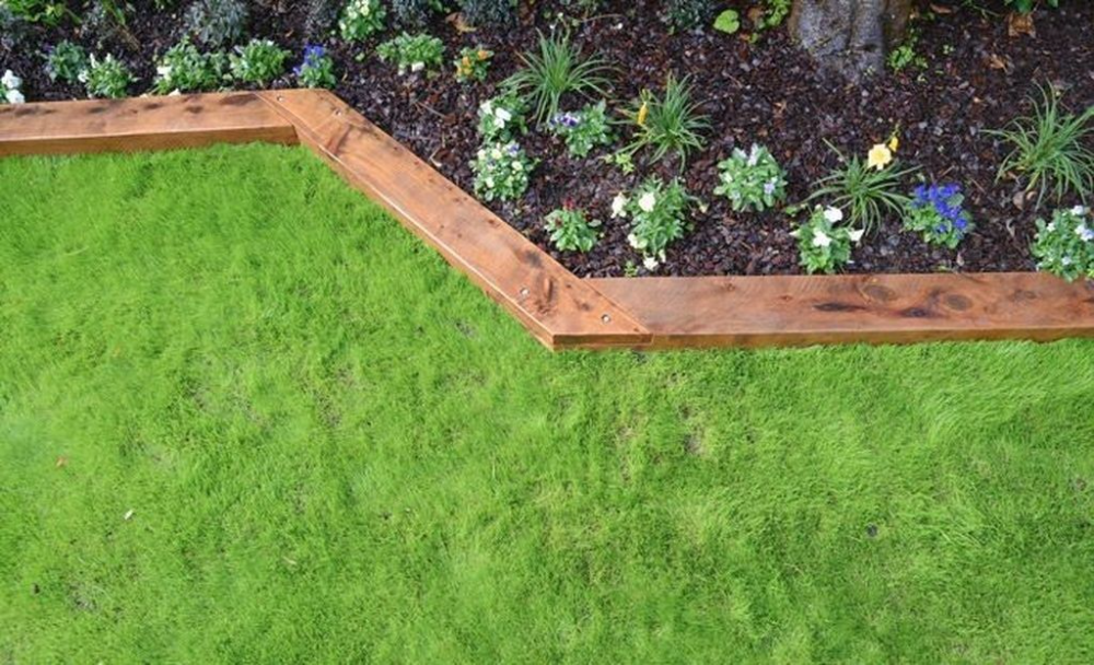 Benefits of using different
lawn edging Ideas