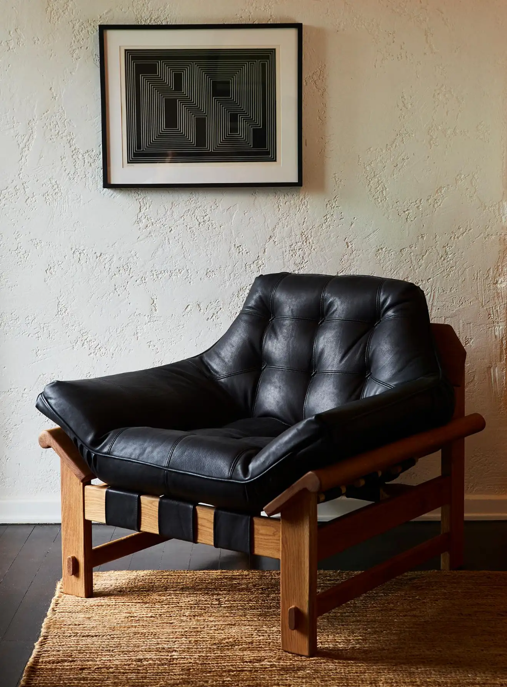 Get Relaxed on Leather Lounge Chair