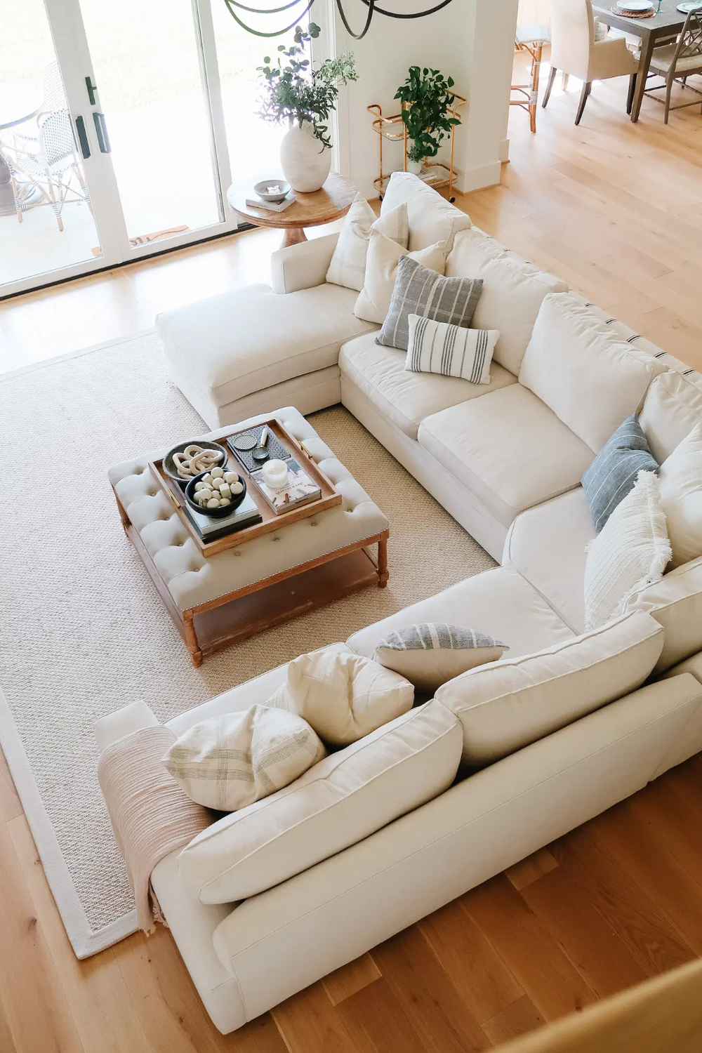 Comfortable Spaces: Relaxing in Living
Room Furniture