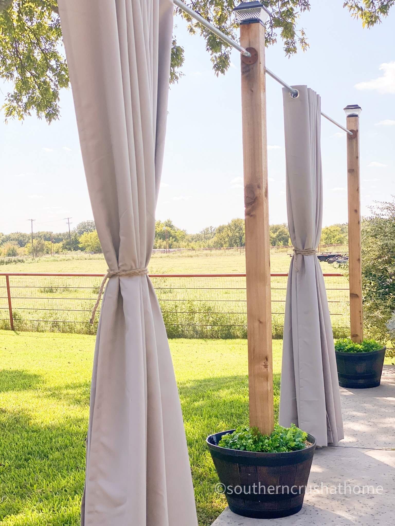 How to Select Outdoor Curtains
  that Make a Difference