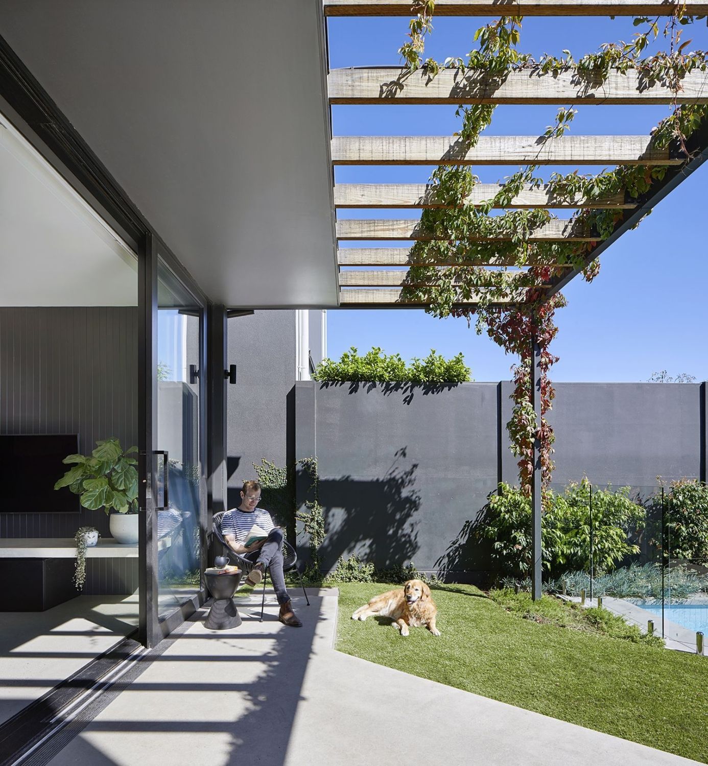 Transform Your Space: The Rise of Modern Pergola Extensions