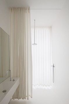 A Guide To Install Luxury Shower Curtains