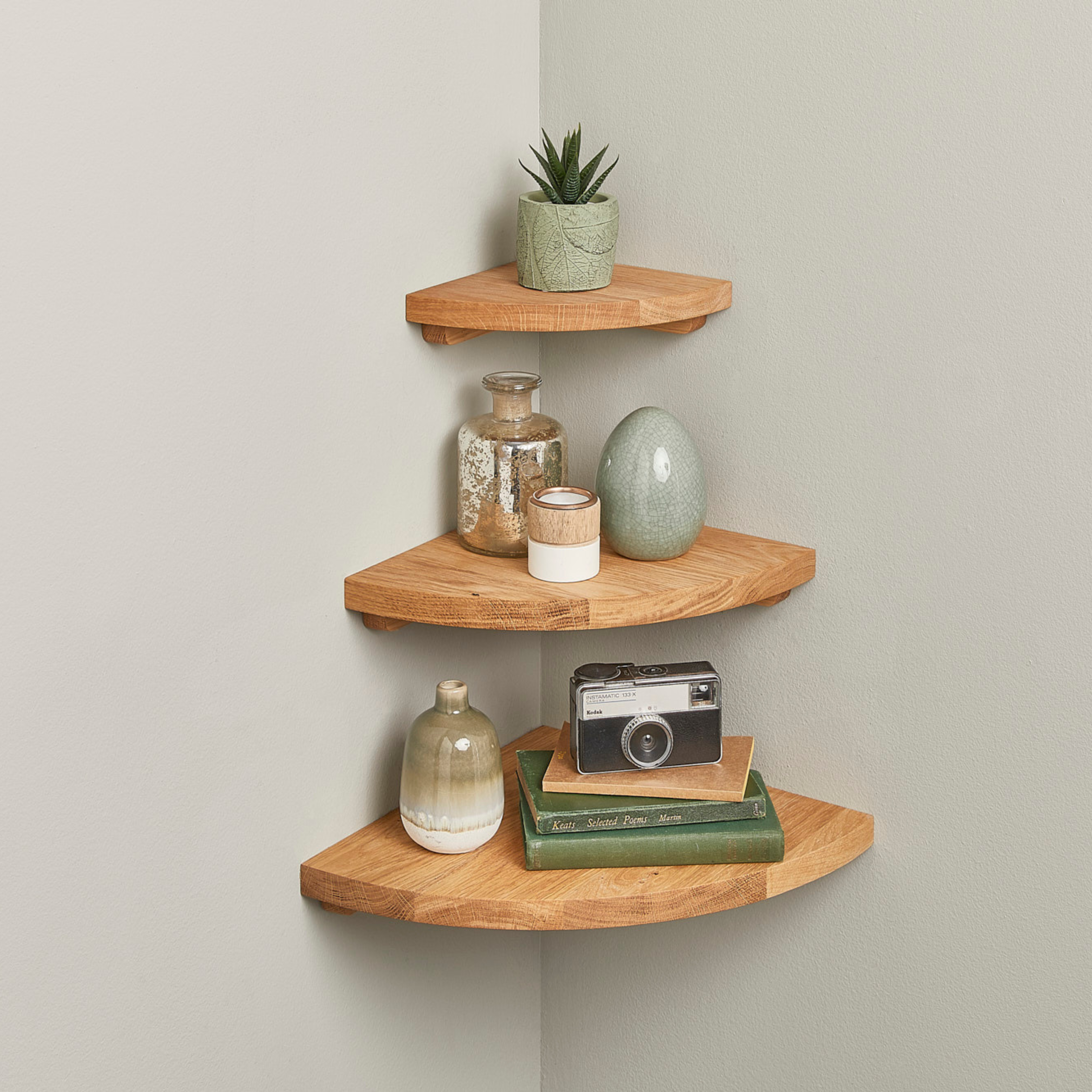 Elegant look with wall mounted
corner shelf