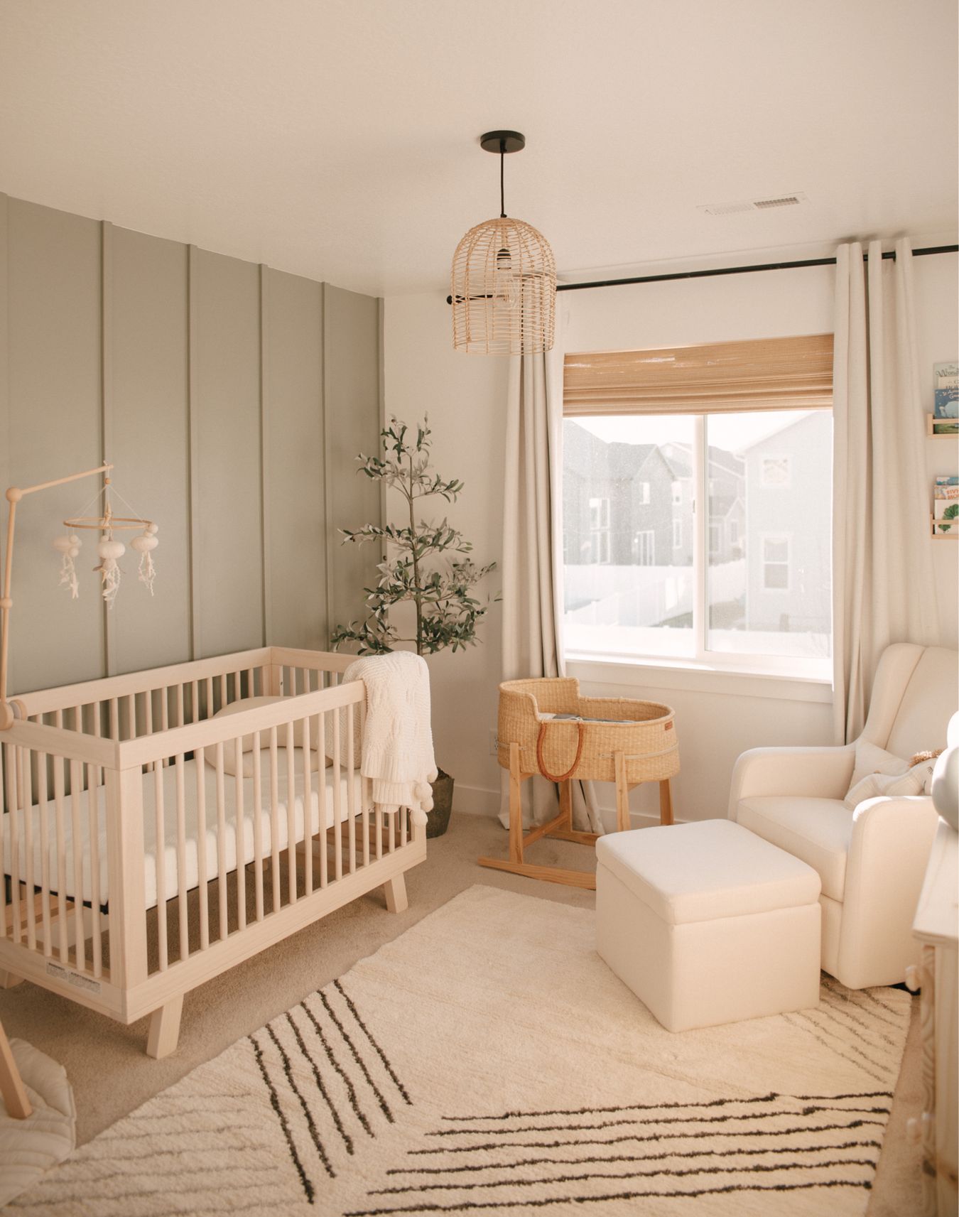 Effective Baby nursery decor
ideas