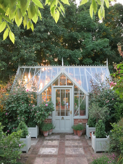 Set up Backyard Greenhouses to
grow vegetables