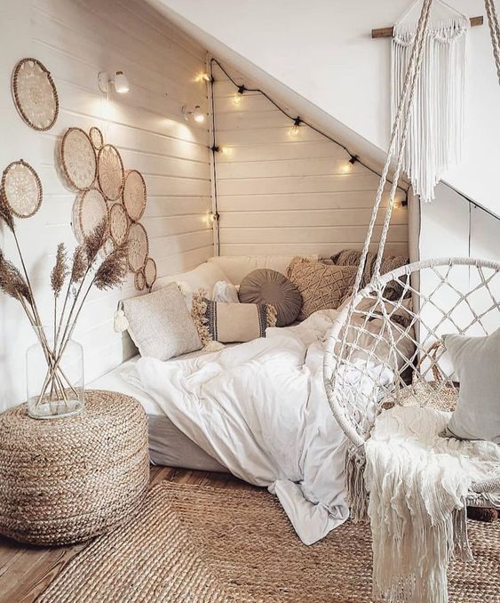 Getting your bedroom
decorating ideas in a simple manner