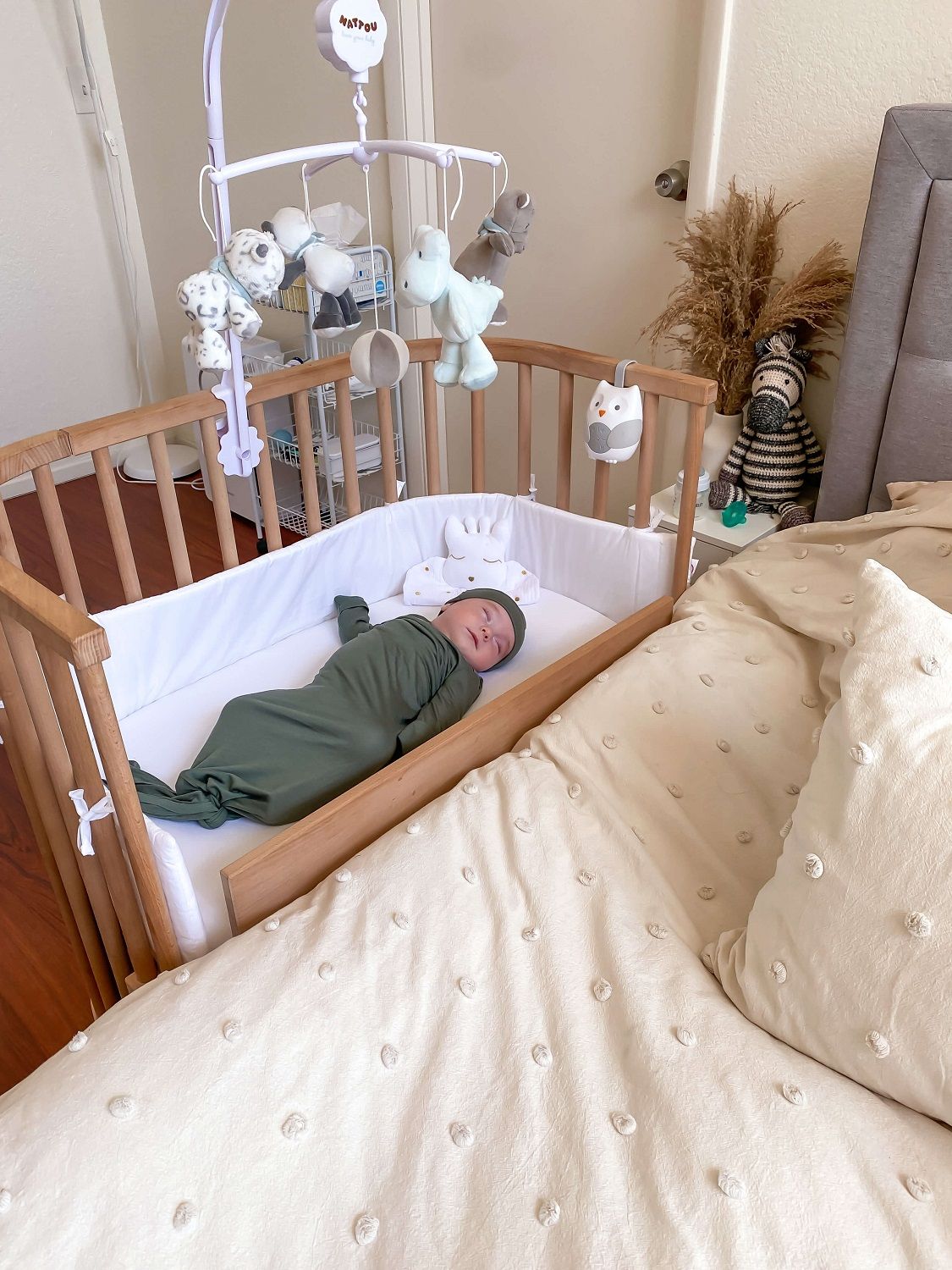 Keeping Your Baby Close to You
in a Comfy Bedside crib