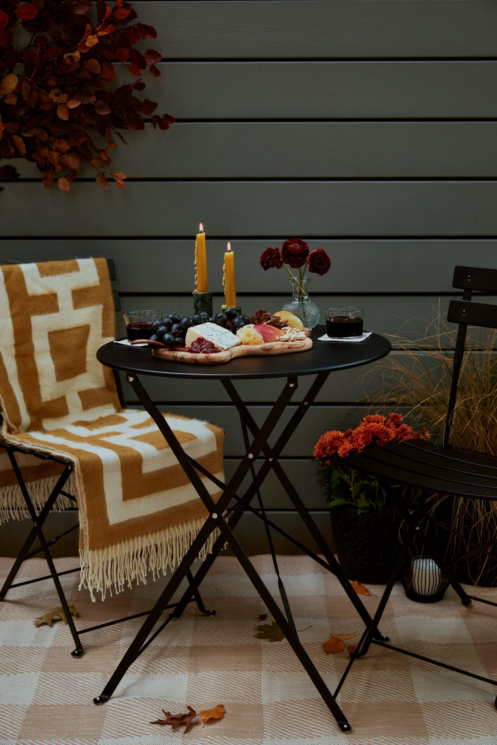 Get the Luxury of Bistro Patio
Set for your home