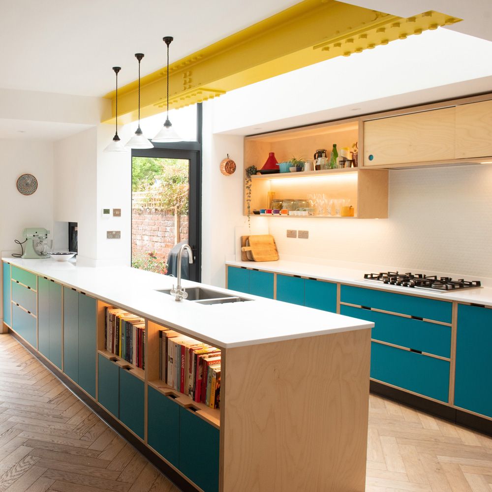 Efficient Spaces: Maximizing Efficiency
with Fitted Kitchens