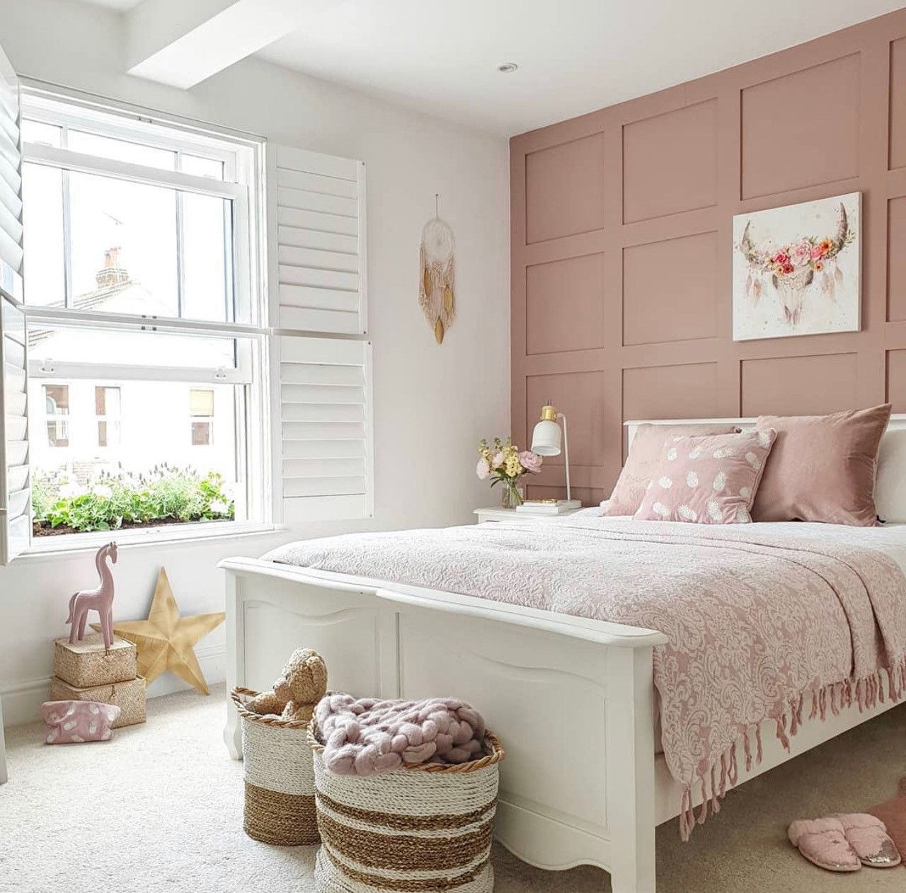 Modern and nice girls bedroom