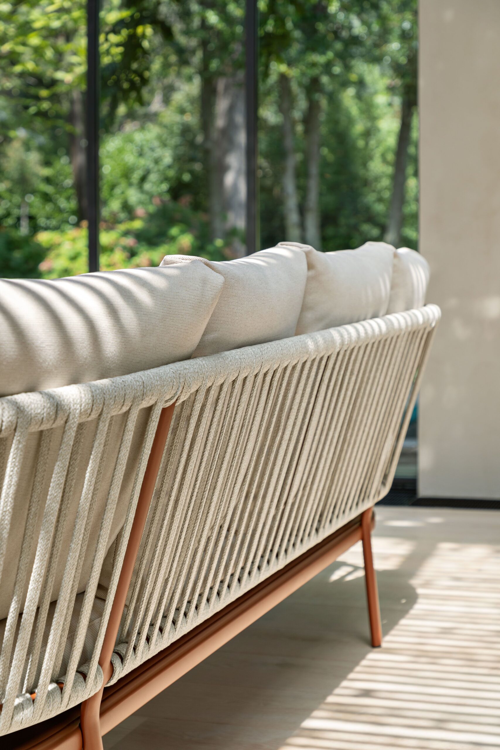 Choosing the right outdoor
wicker sofa