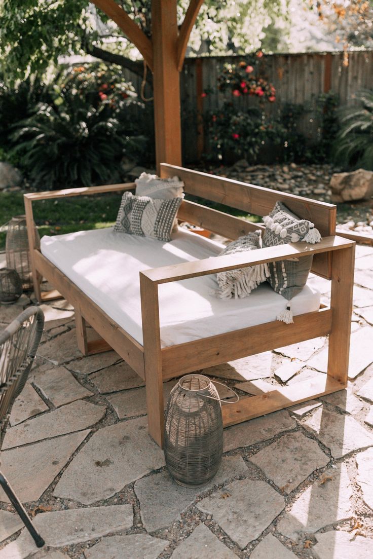 Tips for decorating patio
daybed