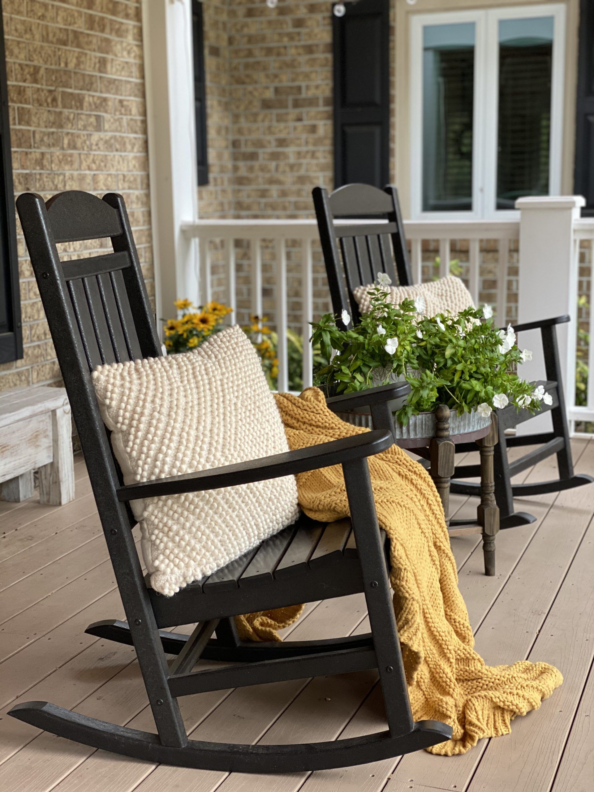 Patio rocking chairs that will
make your patio fully functional