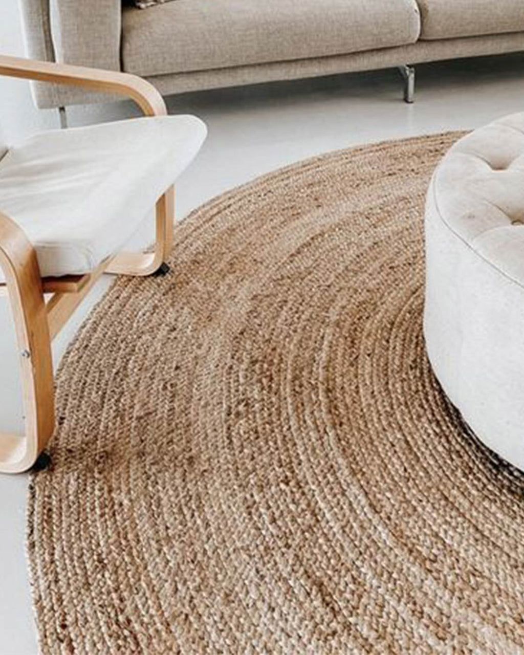 Using the round jute rug for
better looking living rooms