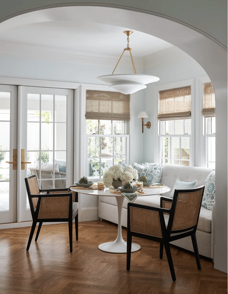 Timeless Elegance: Gathering Around a Saarinen Dining Table