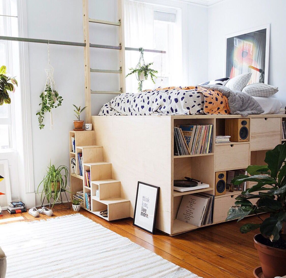 A Good Storage Bed for Your
Tidy and Neat Bedroom