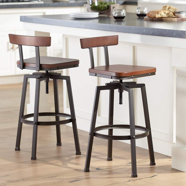 Making the Best Use of
Adjustable Bar Stools at Home