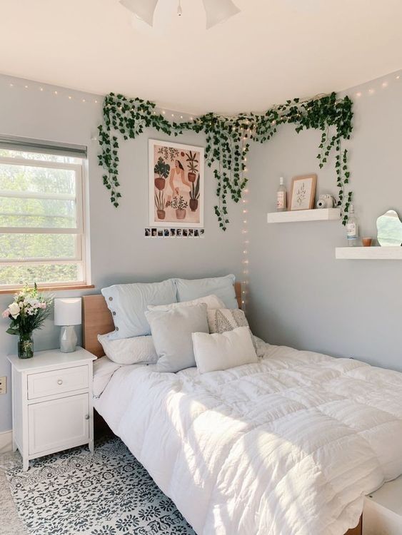 How to Go Creative in Your
Bedroom Wall Decor