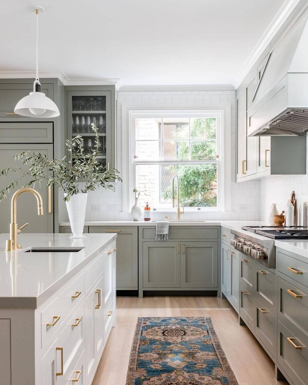 Finding Lovely Ways to Make
Your Country Kitchen Stylish and Practical