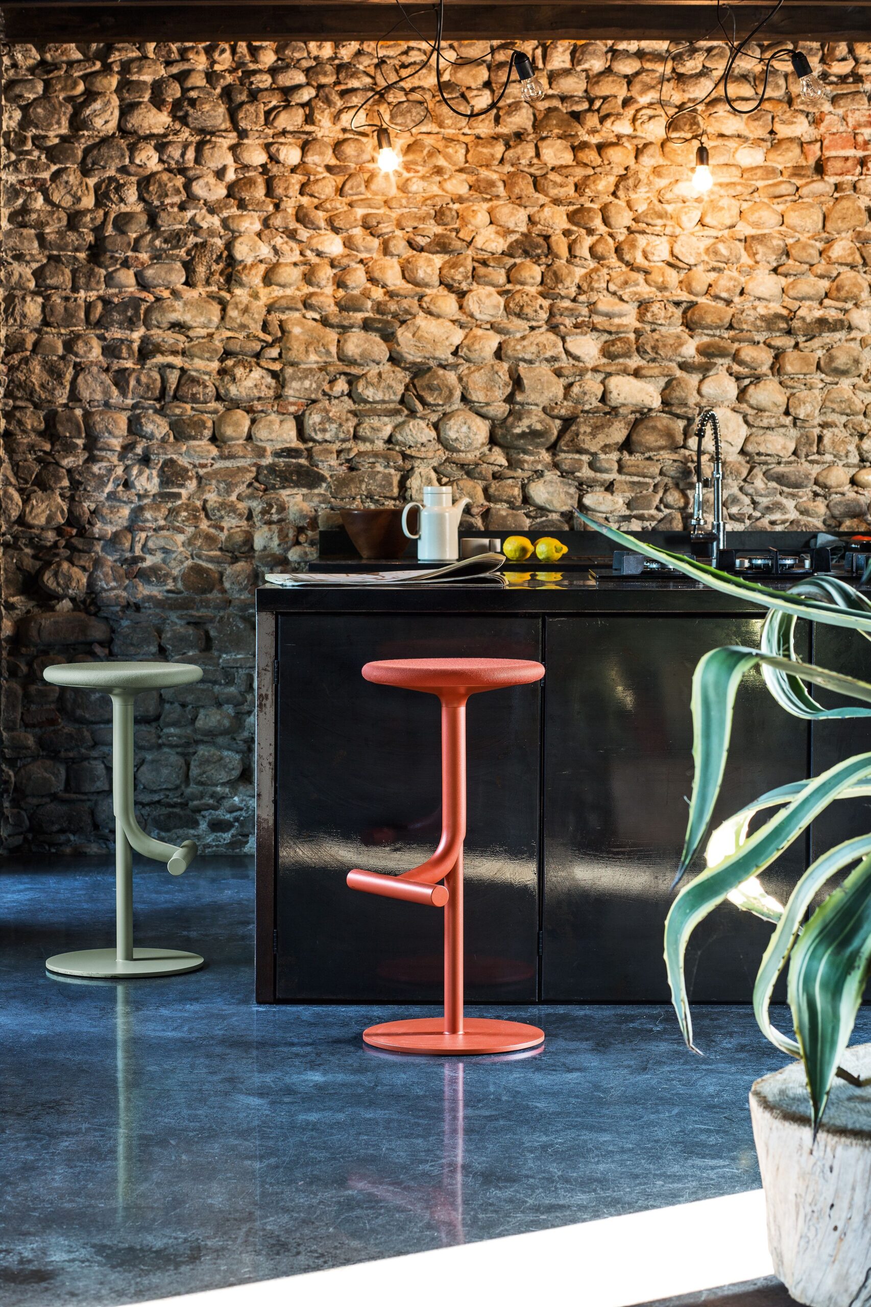 Making the Best Use of Modern
Adjustable Bar Stools at Home