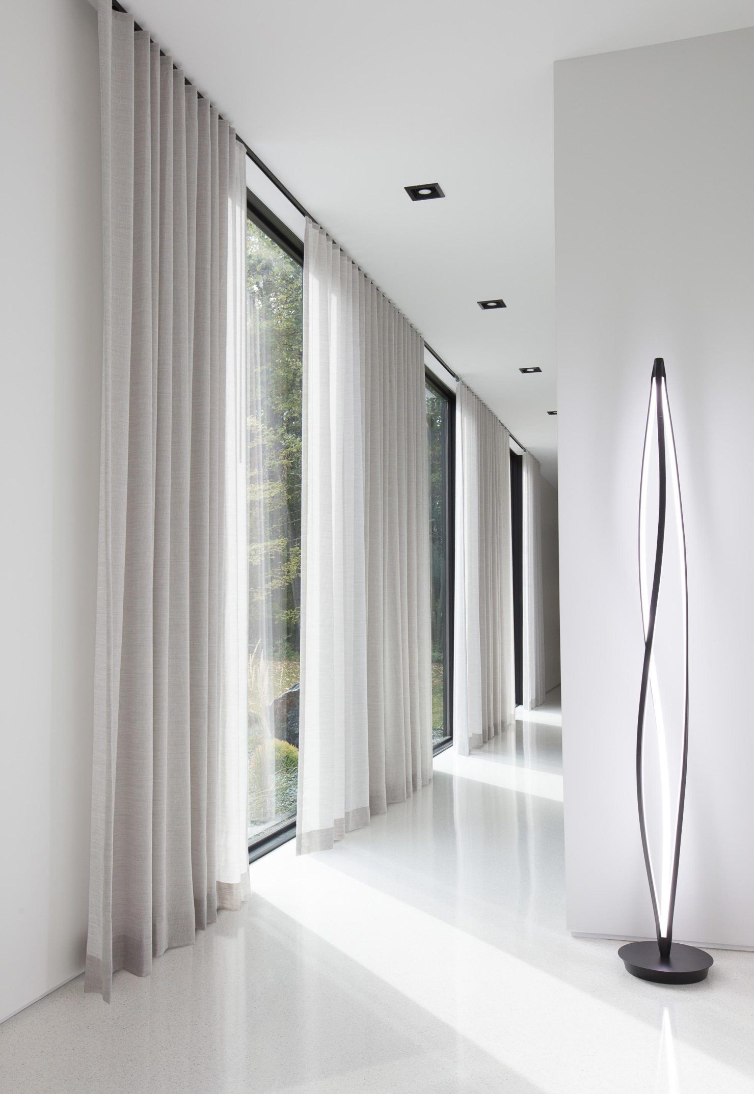 Give your house a contemporary
look: Modern curtains