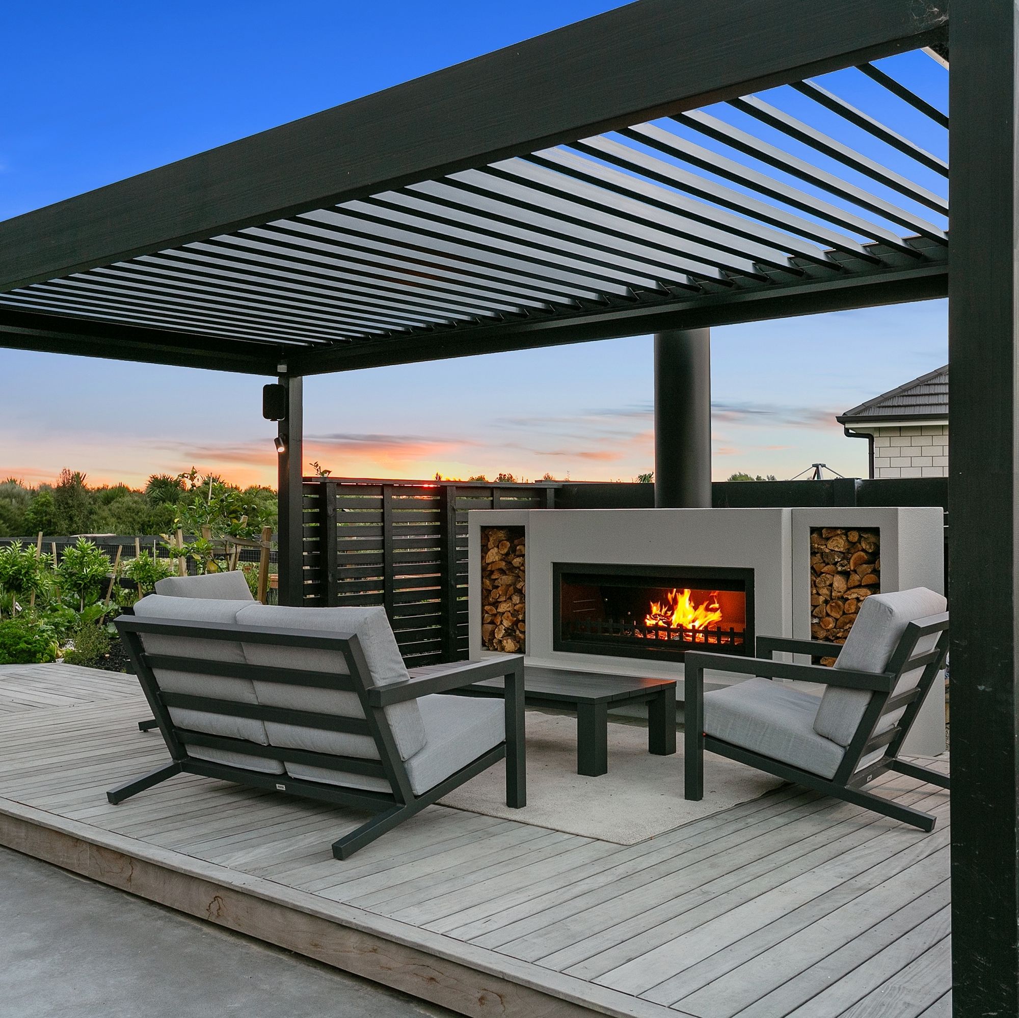 AMAZING OUTDOOR FIREPLACE
IDEAS FOR THE PATIO 