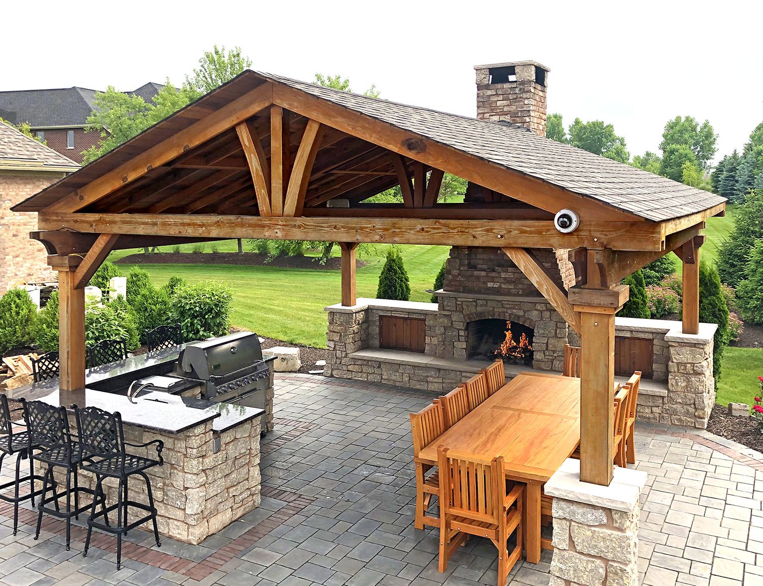 HOW AN OUTDOOR GAZEBO ELEVATES
THE WHOLE SURROUNDINGS OF YOUR HOUSE