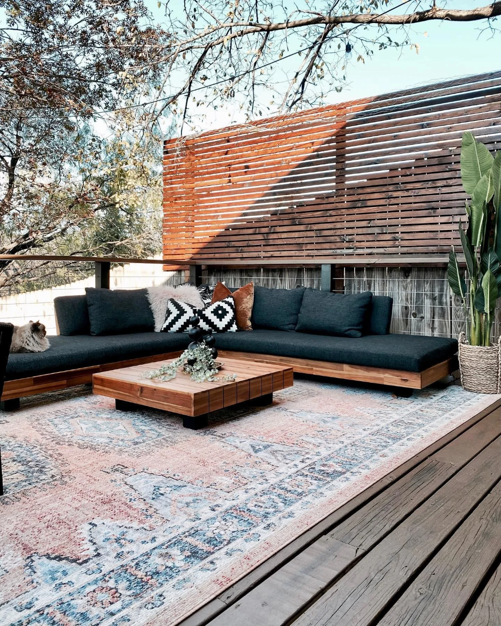 Who is the best supplier of
outdoor sectionals?