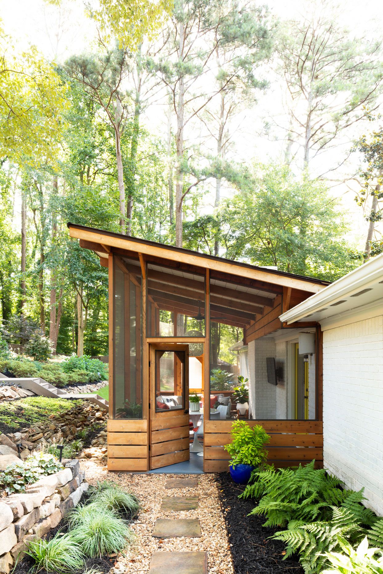 Things To Keep In Mind Before
Building A Screened In Porch For Your Home