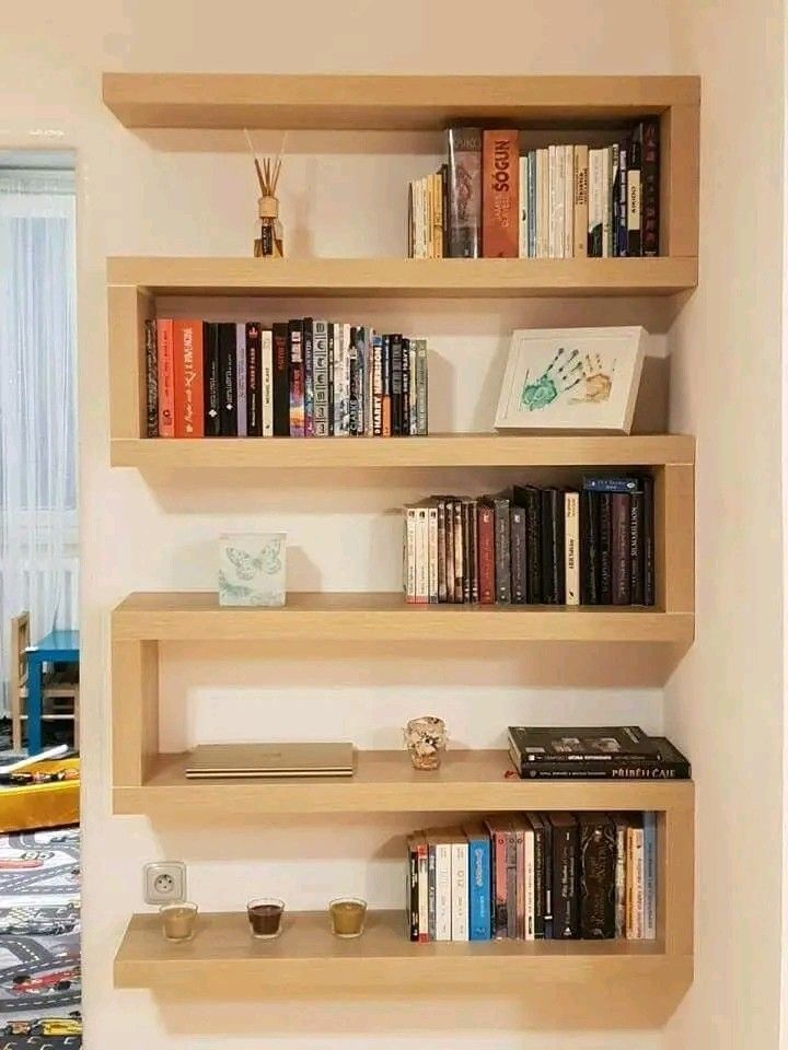 Advantages of a small
bookshelf