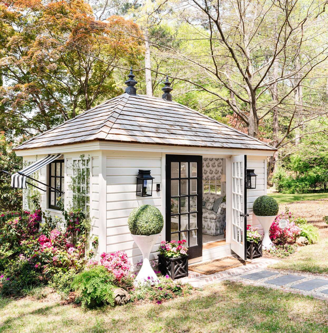 The factors to consider so as
to have a perfect backyard shed