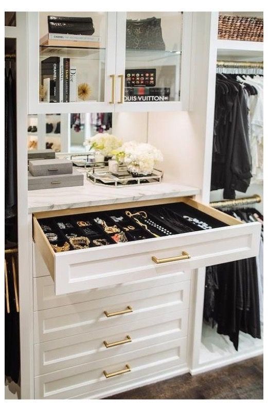 Install The Custom Closet To
Enhance The Great Look