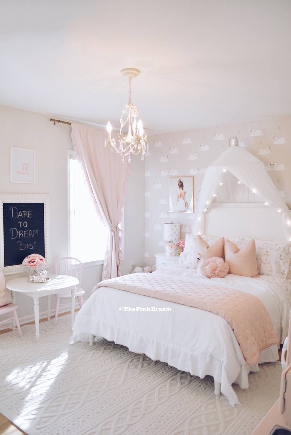 How to Decorate and Furnish A
Girls Bedroom in your Home