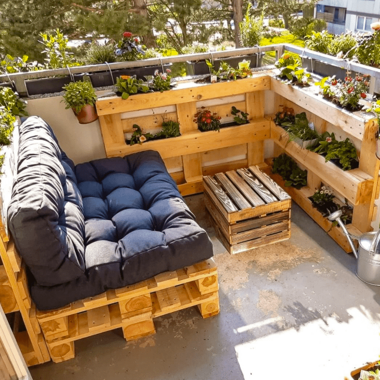 Accentuate Your Backyard with
a Gorgeous Set of Outdoor Couch