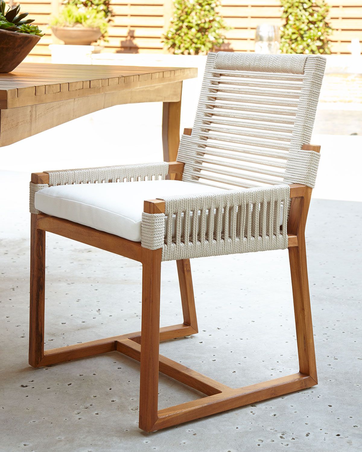 Pick from the Quality of
Chairs for your Outdoor Dining Chairs