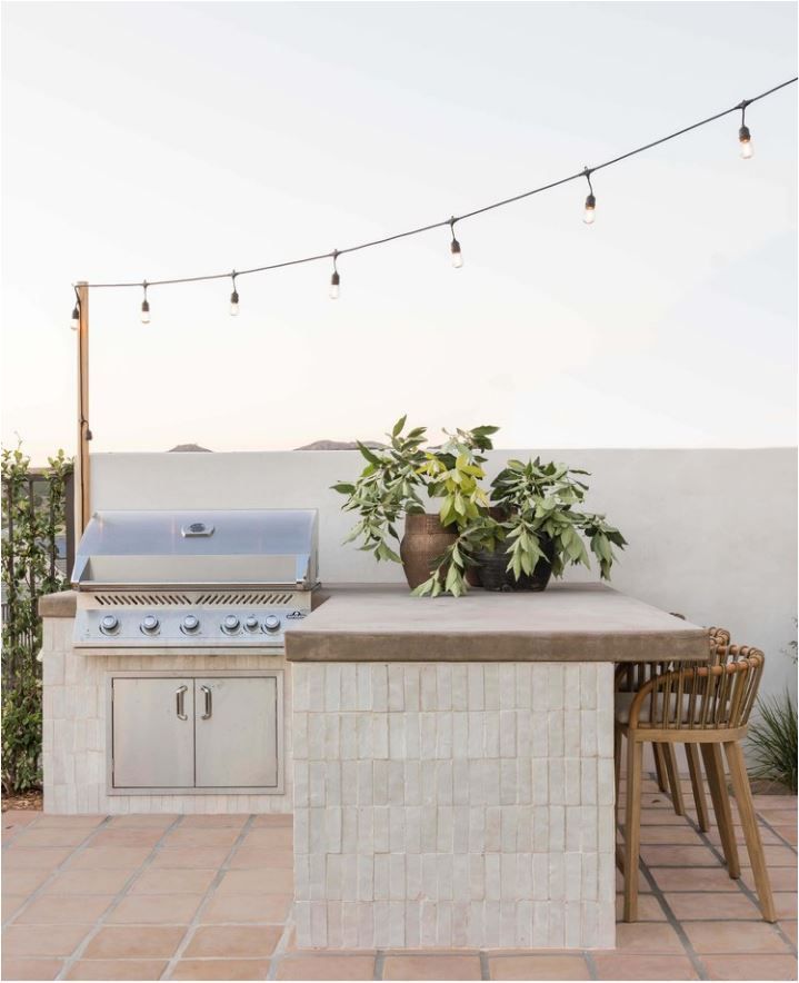 Outdoor Entertaining: Elevating Your
Space with an Outdoor Kitchen