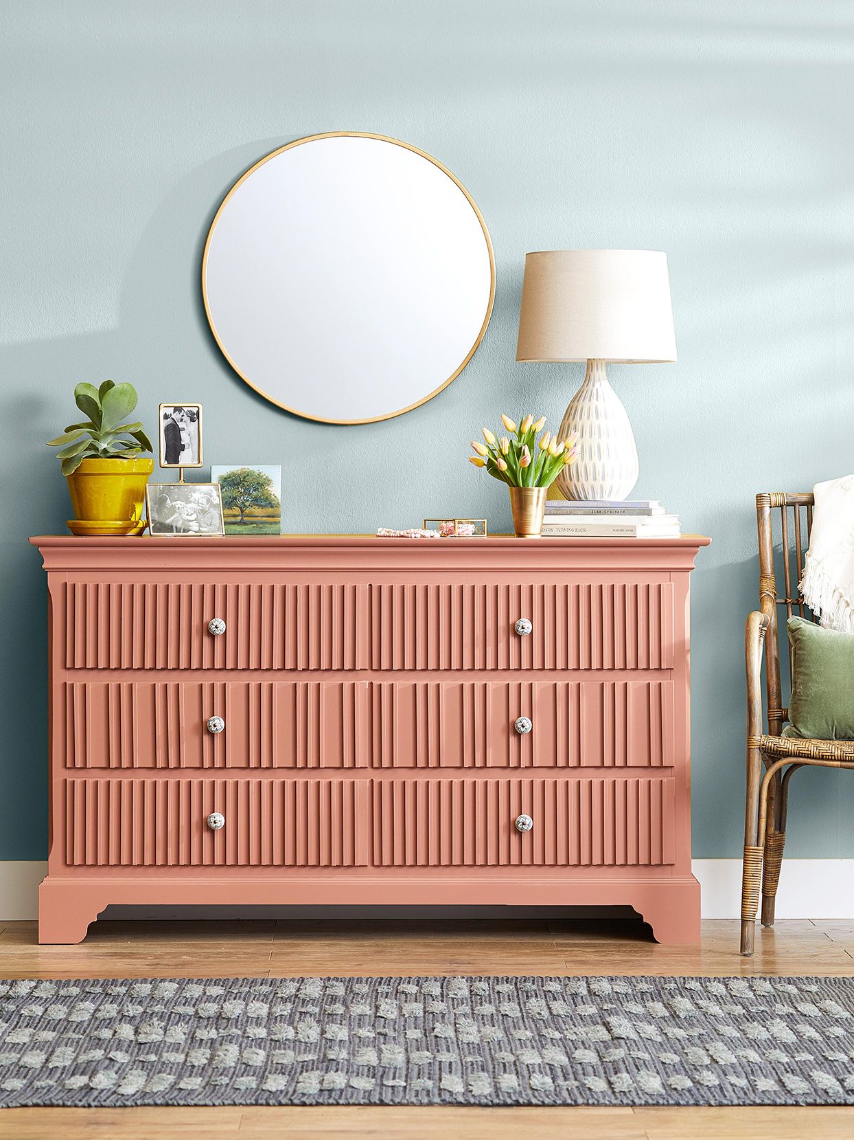 Painted dressers: buy a ready-made one or paint yourself