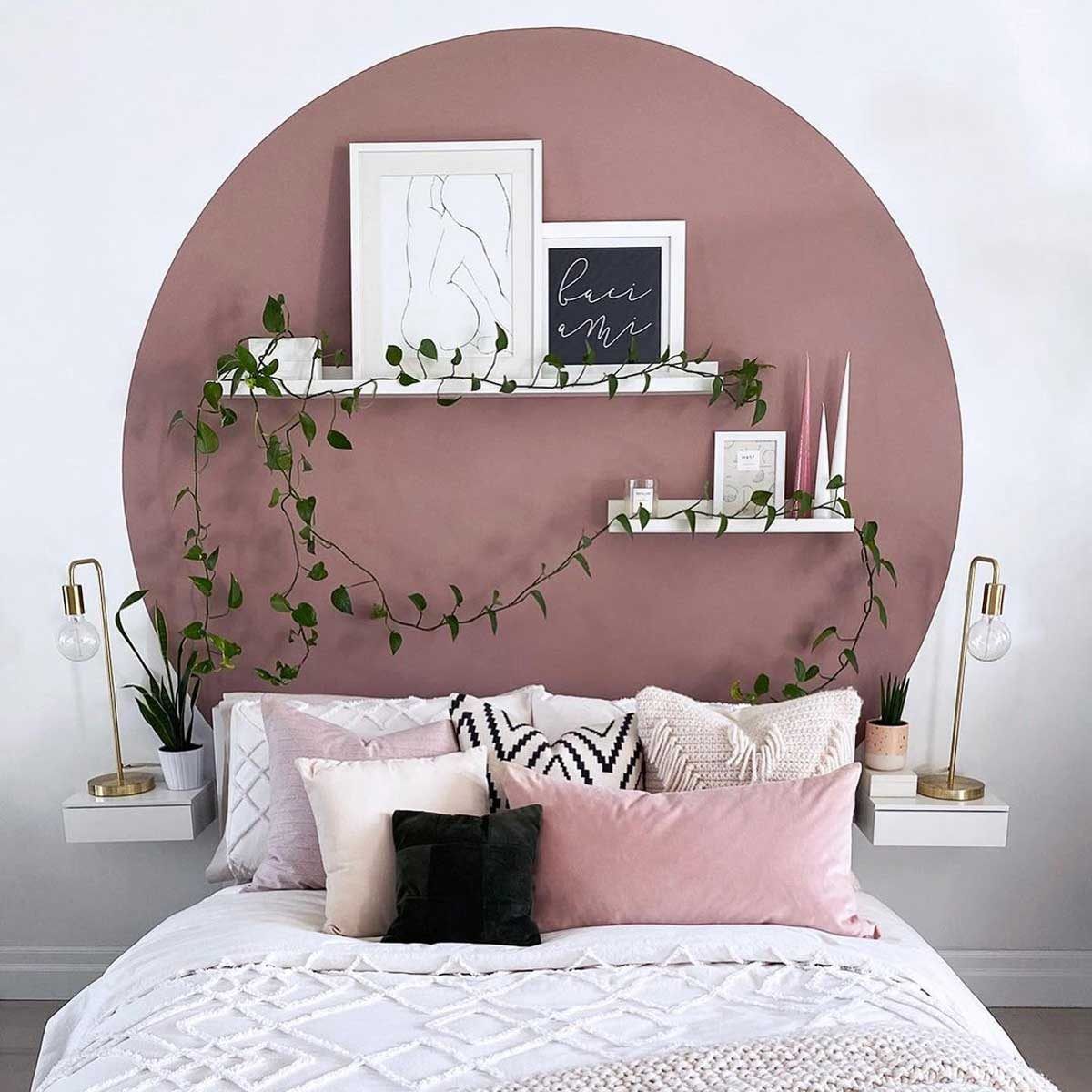 A brief summary of small
bedroom decorating ideas