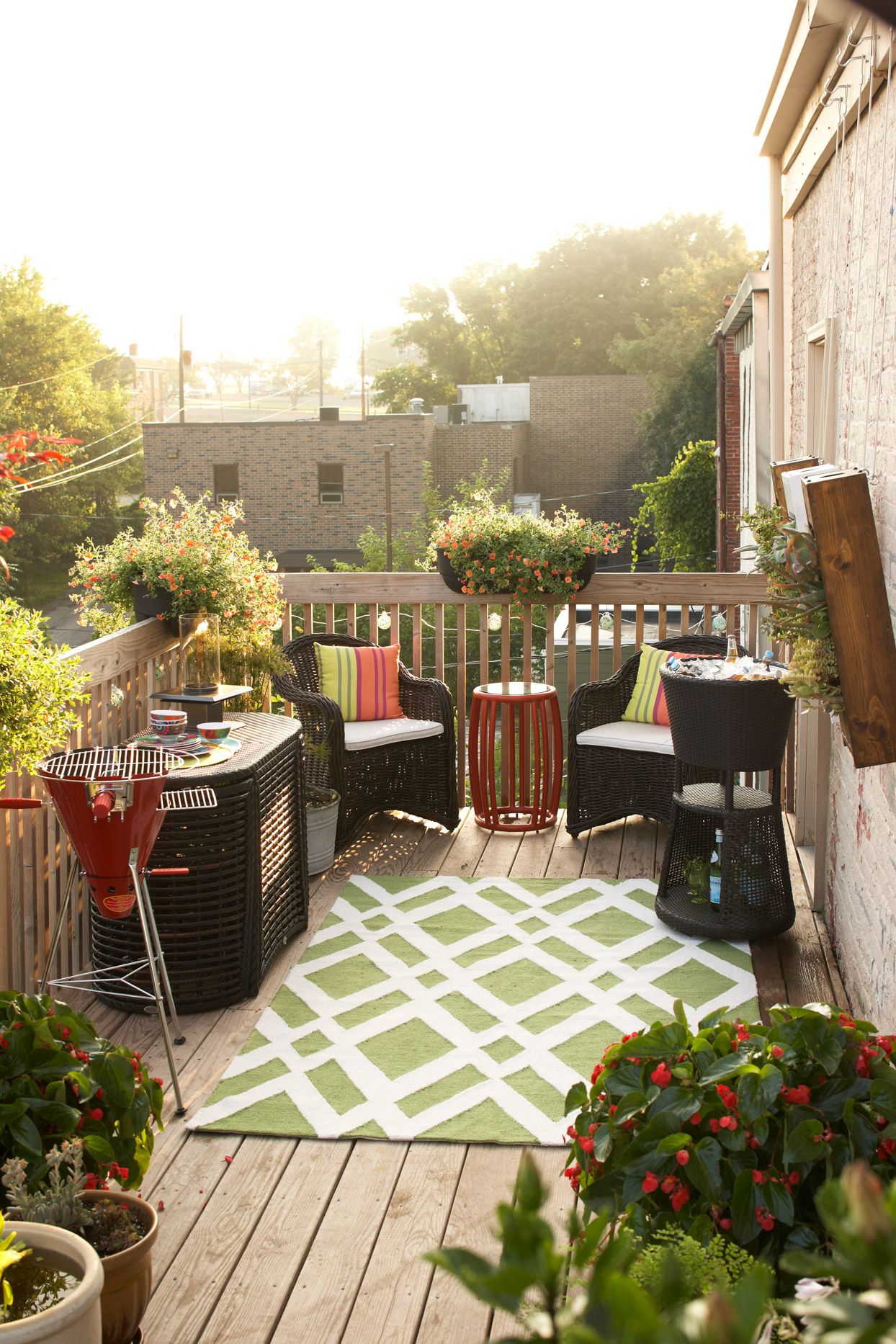 Make most of the space in your
yard for Small deck ideas