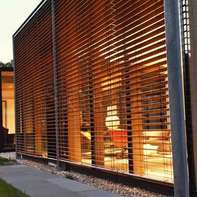 Interior design ideas using
wooden blinds