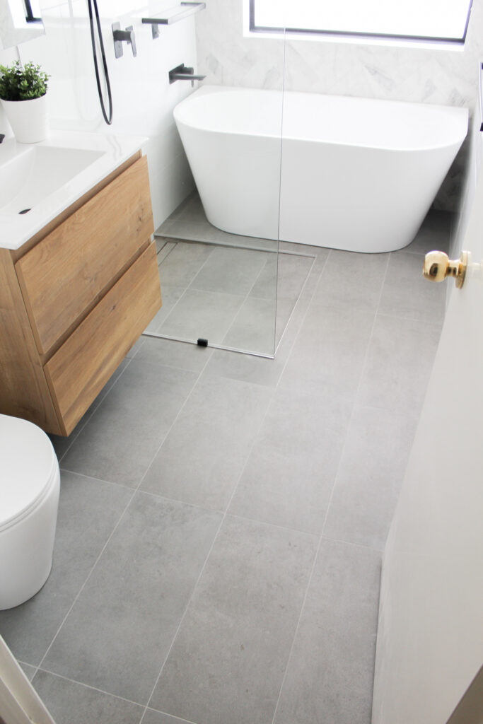 The main advantages of bathroom floor tile