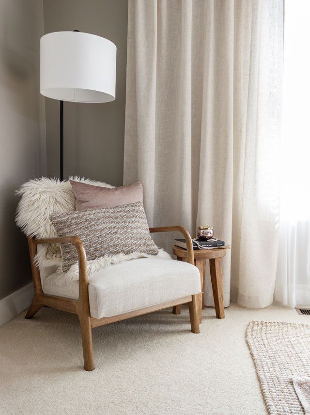 Cozy and relaxing bedroom chairs