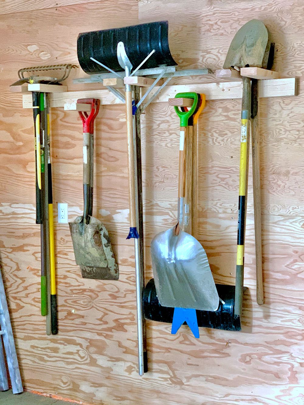 Out of the box Ideas for
Garden Tool Storage