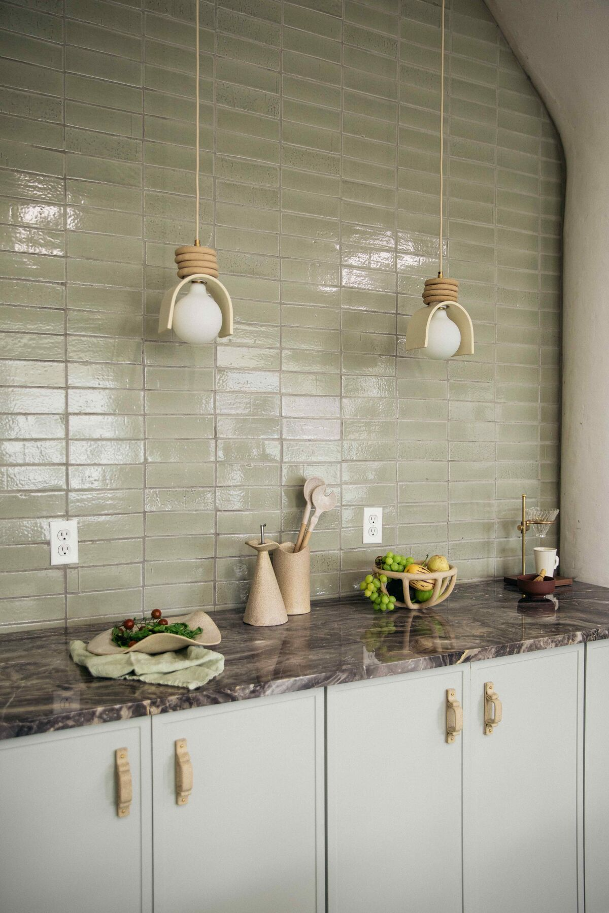 Kitchen backsplash tile: main features