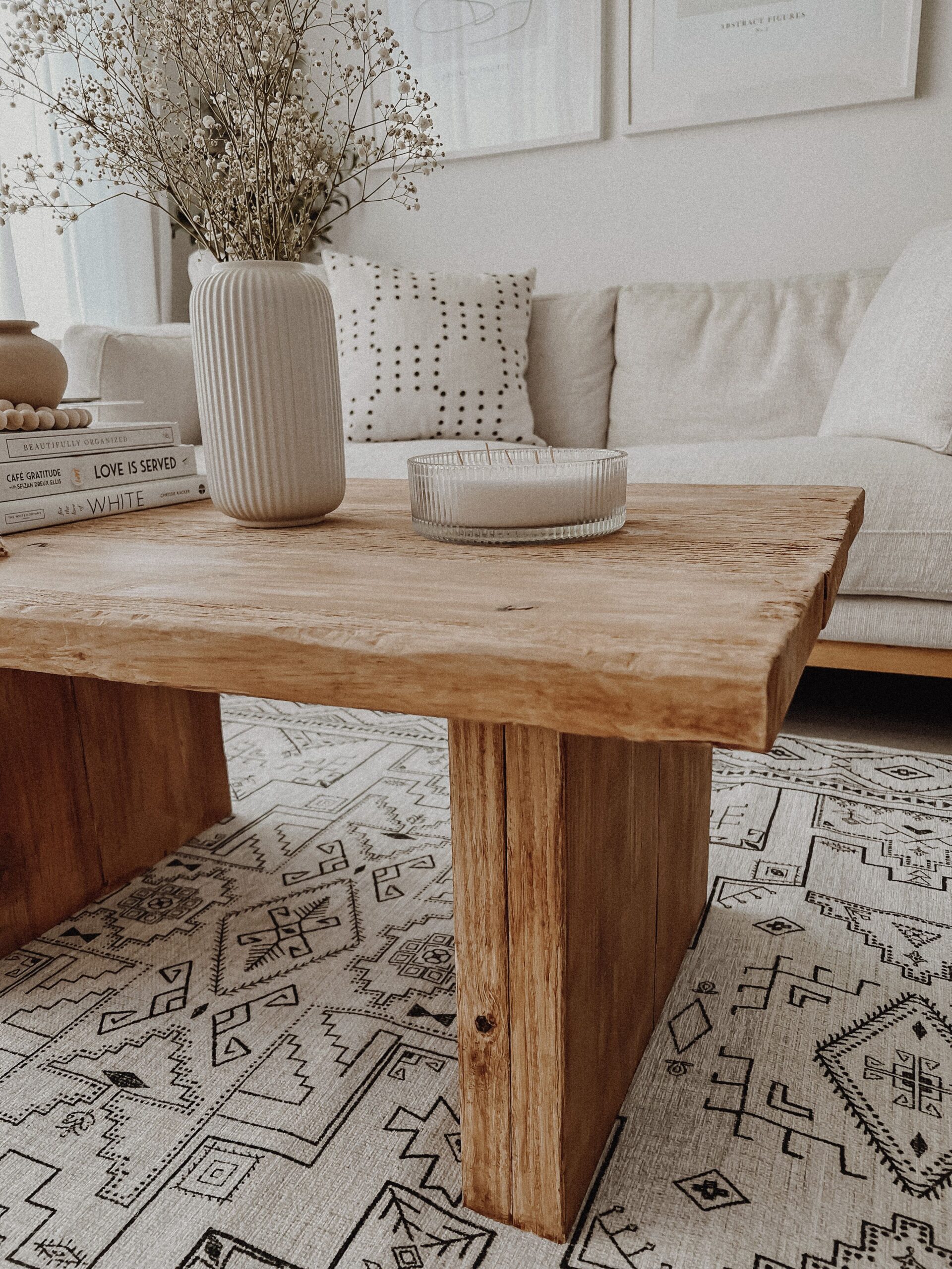 Classic Way To Decorate Room
With Unique Modern Coffee Tables